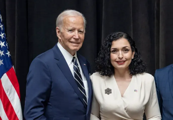 Bideni uron 15-vjetorin e Pavarësisë, përmend njohjen reciproke me Serbinë