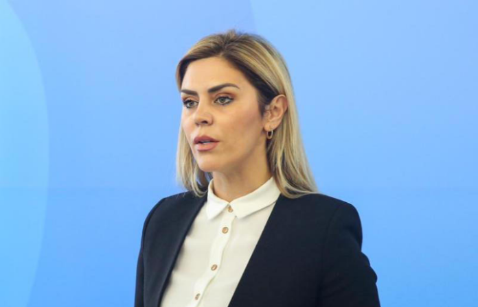 Deliu-Kodra: Qeveria po provon t’i ndalë fjalimet e deputetëve për rastin “Dehari”