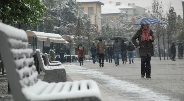 Ditëve me diell iu vjen fundi, paralajmërohet të bie sërish borë