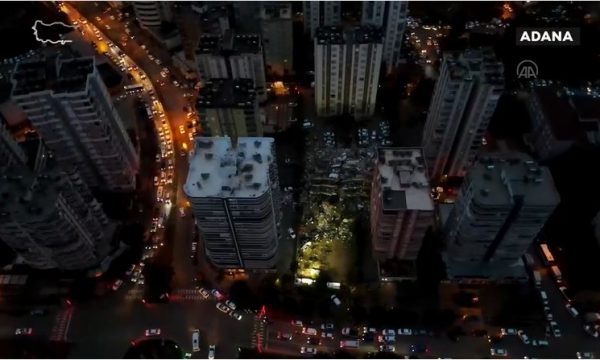 Pamje nga droni tregojnë shkatërrimet që la pas tërmeti i fortë në Turqi