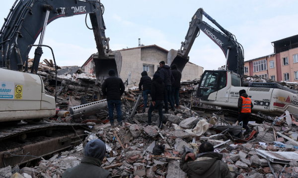 Dy javë pas tërmetit vdekjeprurës, Turqia vendos të pezullojë operacionet e shpëtimit