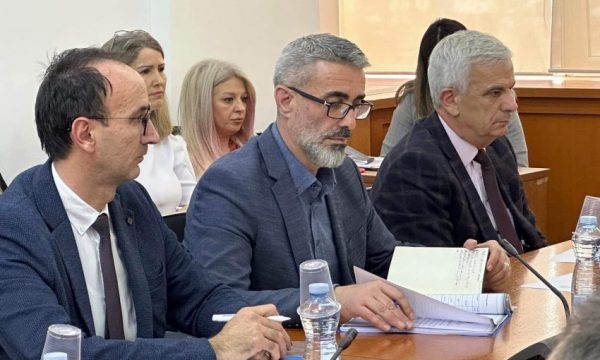 Kuvendi shpenzoi 7 milionë euro më 2022, gjysma shkoi për paga të deputetëve