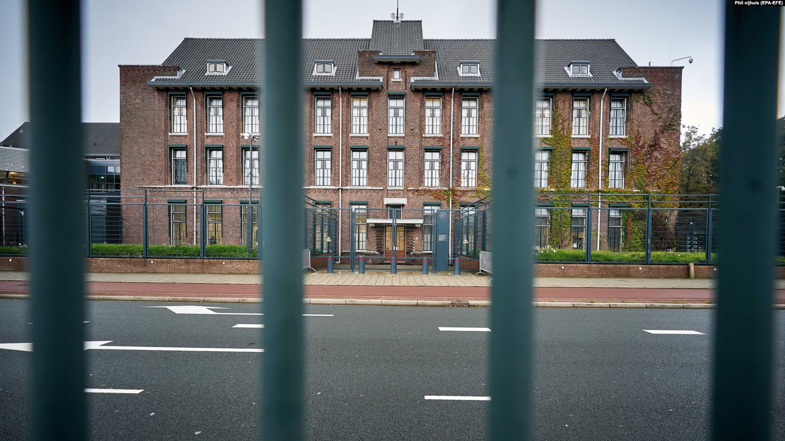 Specialja i kthen në Kosovë paditë civile