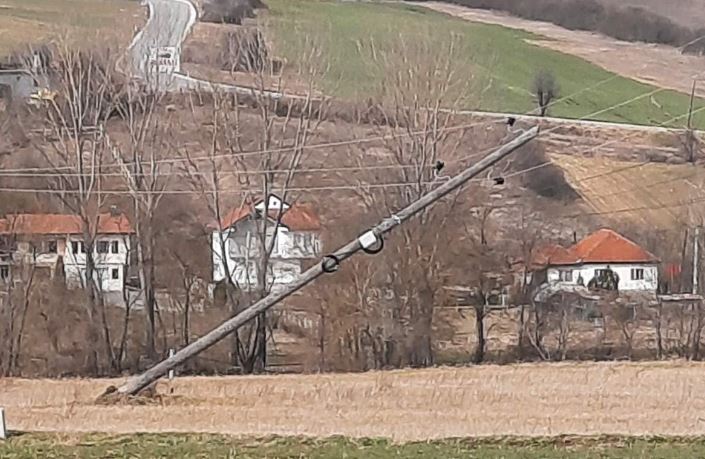 Erërat e forta shkaktojnë dëme në rrjetin elektrik, KEDS del me njoftim