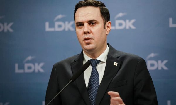 Treshja e VV’së nga Tirana i turren Abdixhikut për Asociacionin