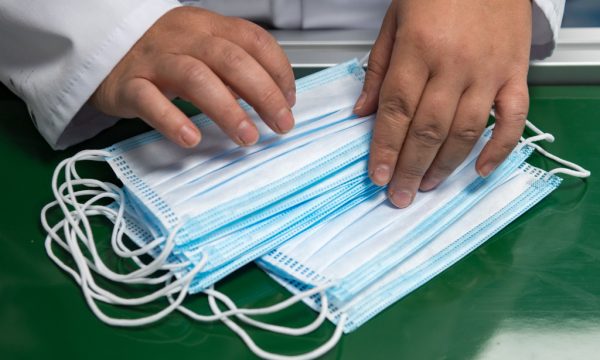 IKSHPK apelon qytetetarët t’i bartin maskat në ambiente të mbyllura dhe të vaksinohen