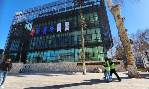 Ndërtesa ku nuk u thye as edhe një gotë nga tërmeti që shkatërroi 10 qytete