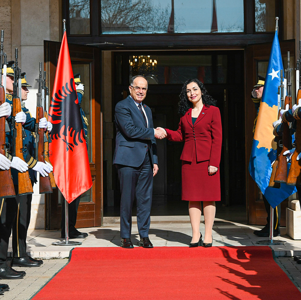 Osmani pret në takim Begajn: Krah njëri-tjetrit drejt familjes së përbashkët evropiane