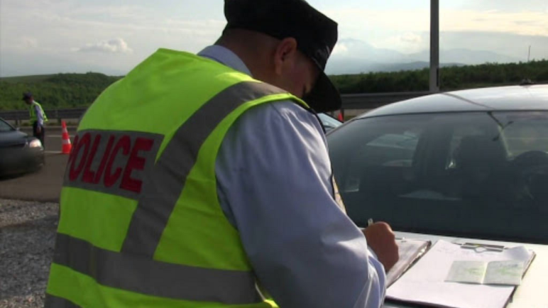 Këta janë babë e birë të arrestuar për dallavere në dhënien e provimeve për patentë-shoferë