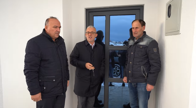 Shoqata “Jetimat e Ballkanit” gëzonë familjen Latifi nga Podujeva me shtëpi të re