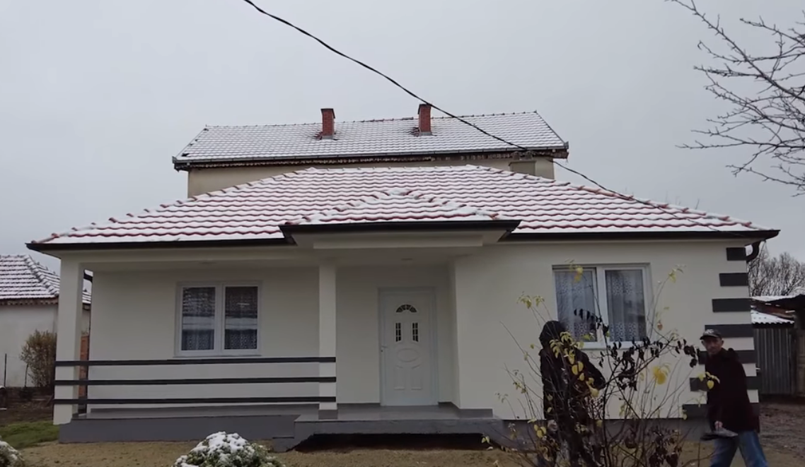 Ismet Dodolli nga Komuna e Podujevës bëhet me shtëpi të re nga Halil Kastrati (Video)