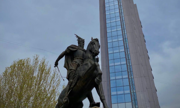 Plas sherri për pasardhësin e Skënderbeut