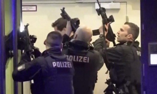 Gjermani| Policia kishte qenë në shtëpinë e sulmuesit, s’ia kishte konfiskuar armën