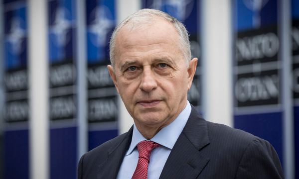 Zëvendës Sekretari i NATO-s bisedon me Lajçakun, mirëpret zhvillimet në Bruksel por kërkon më shumë progres