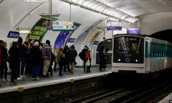 Ndalen trenat në Francë, vazhdojnë protestat kundër reformave në pensione