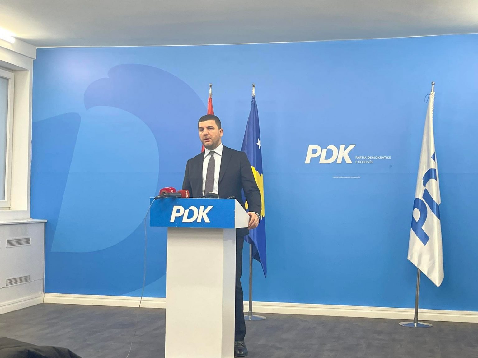 Krasniqi për marrëveshjen: Pa njohje s’përfundon konflikti me Serbinë, PDK-ja s’e voton