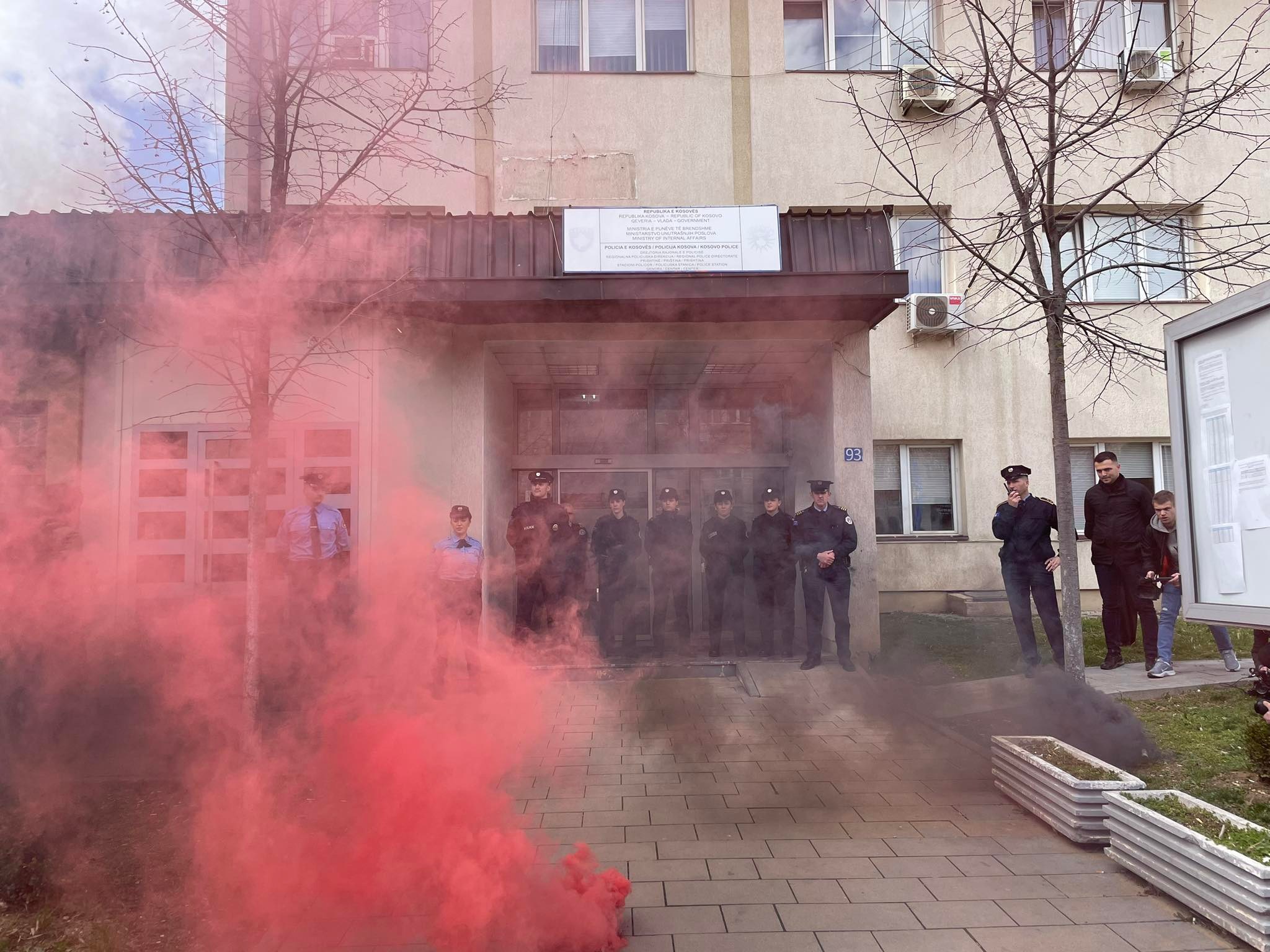 Aktivistët e s’kuqin objektin e policisë për 8 mars