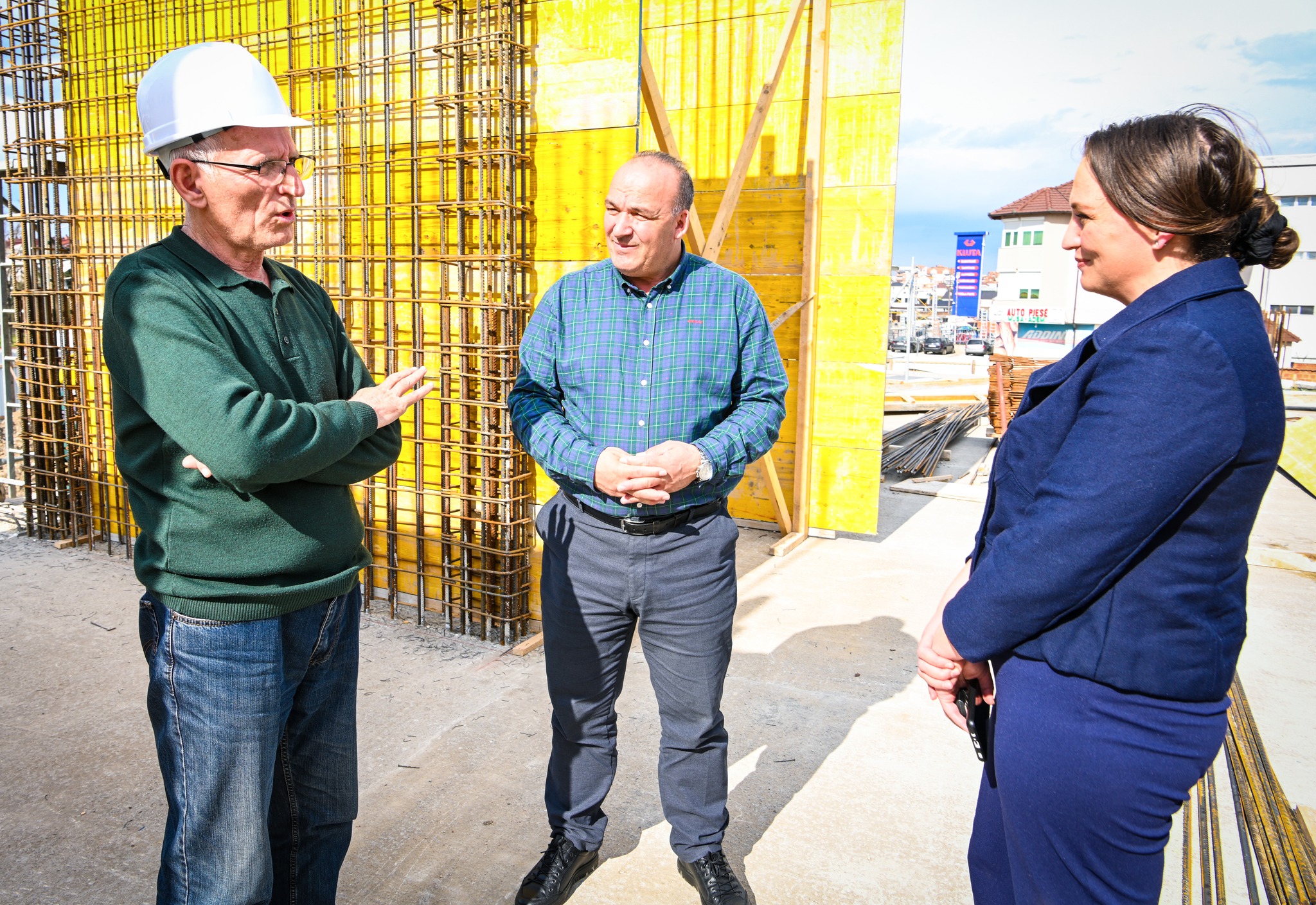 Kryetari Bulliqi dhe drejtoresha Stublla përcollën punimet e ndërtimit të urgjencës