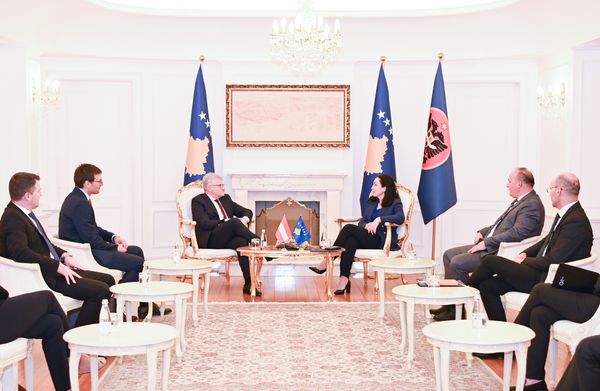 Kryetari Bulliqi dhe kryetari i Linzit, Klaus Luger takohen me Presidenten e Kosovës, Vjosa Osmani