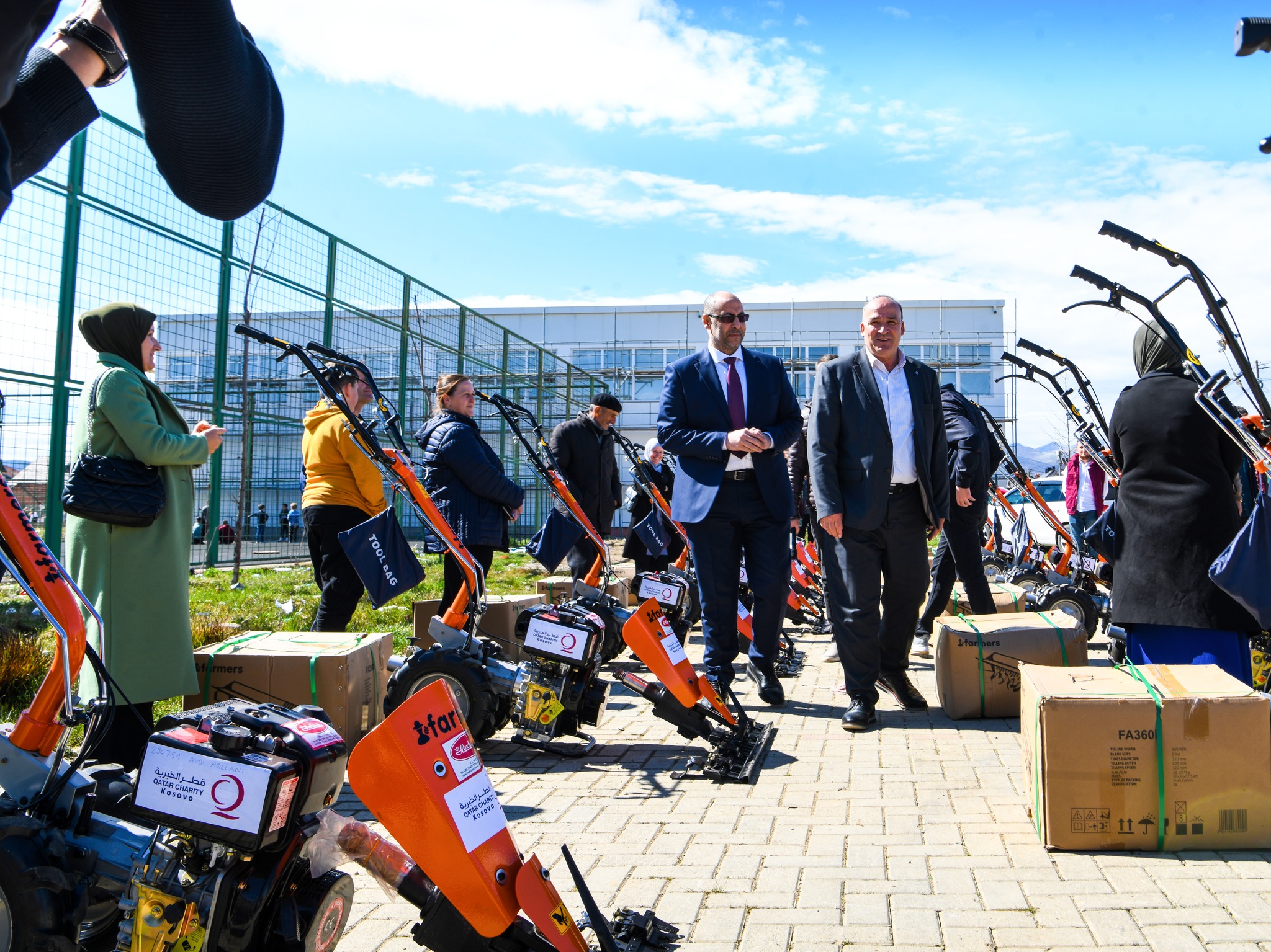 Komuna e Podujevës shpërndau motokultivatorë për fermerë