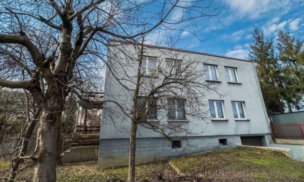 Horror në Poloni, 76-vjeçari jetoi me nënën e tij të vdekur për 13 vjet