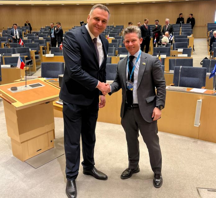 Bajqinovci takon Ministrin e Mbrojtjes së Suedisë