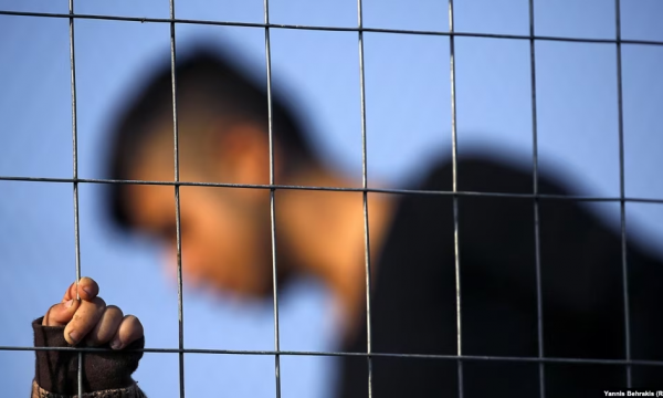 Evropa kritikohet për trajtim “çnjerëzor” të emigrantëve