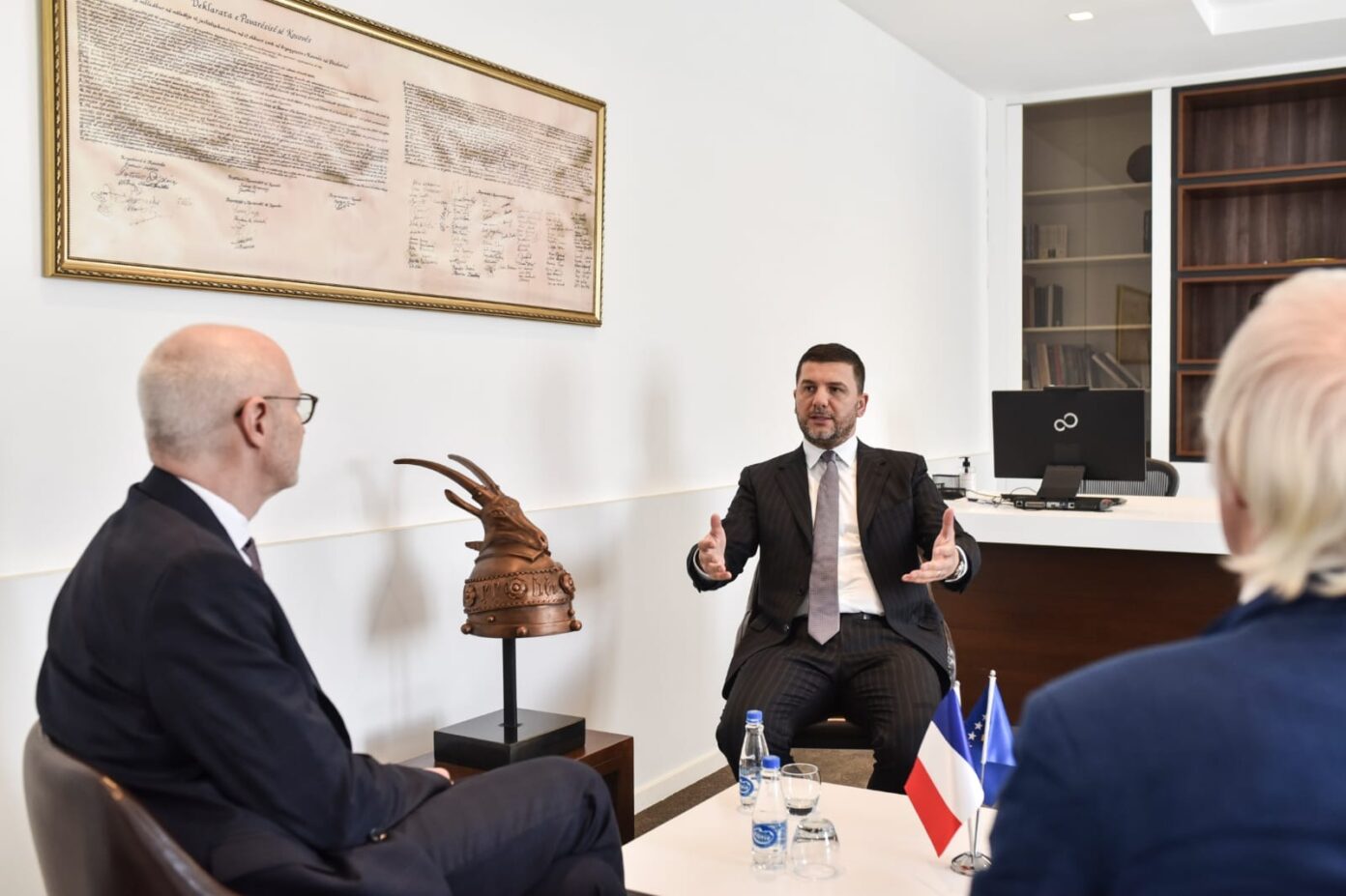 Krasniqi takon ambasadorin francez: Shpreha rezervat që i kemi shfaqur lidhur me marrëveshjen aktuale të prezantuar