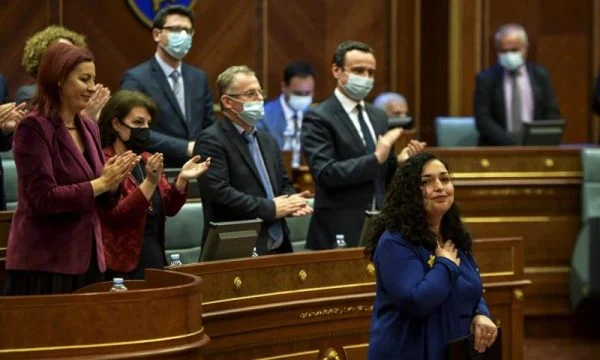 Miftaraj: Edhe nëse Berisha e Kinolli e fitojnë rastin në Kushtetuese, Presidentes s’i rrezikohet pozita