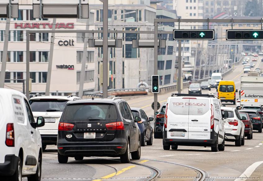 Nga viti 2035, makinat që funksionojnë me benzinë ​​ose naftë nuk do të lejohen më të shiten në BE