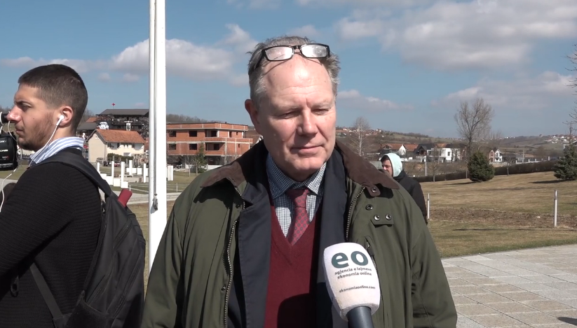 Telefoni e shpëtoi nga plumbi, rrëfimi rrëqethës i ish-gazetarit të BBC-së për sulmin ndaj familjes Jashari