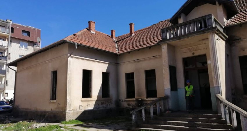 Çeku e quan krim djegien e ish-gjimnazit në Ferizaj: Objekti do të restaurohet, i pëlqeu apo jo keqbërësve