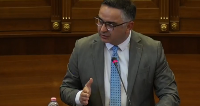 Tahiri i AAK-së thotë se ky mund të jetë viti i kapitullimit ekonomik