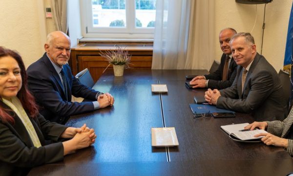 Bislimi në Athinë takohet me deputetë grekë: Kosova synon forcimin e partneritetit me Greqinë