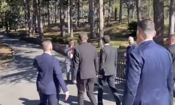 Kurti arrin te vila shtetërore ku do të takohet me Vuçiqin, fillimisht takim me ndërmjetësuesit