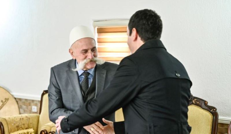 Albin Kurti bashkë me Rifat Jasharin vazhdojnë aktivitetit për nder të Epopesë (FOTO)