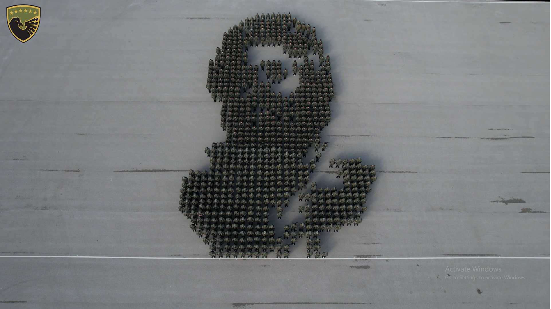 784 ushtarë të FSK-së formojnë portretin e Komandantit Legjendar Adem Jashari (Video)