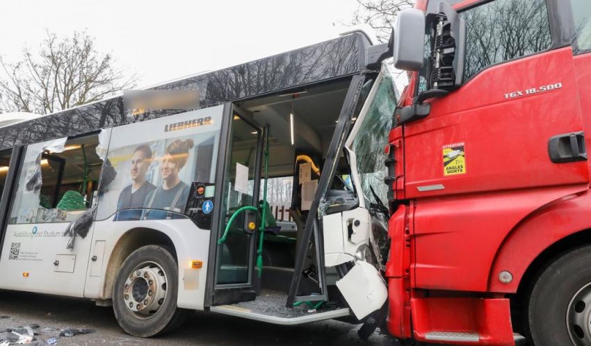 Gjermani: 25 fëmijë të plagosur, pas përplasjes mes autobusit dhe kamionit
