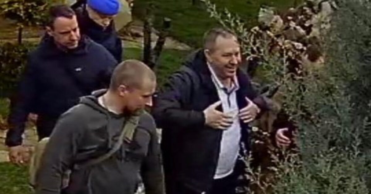 Hysni Gucati vjen në Kosovë – e viziton nënën në gjendje të rëndë shëndetësore