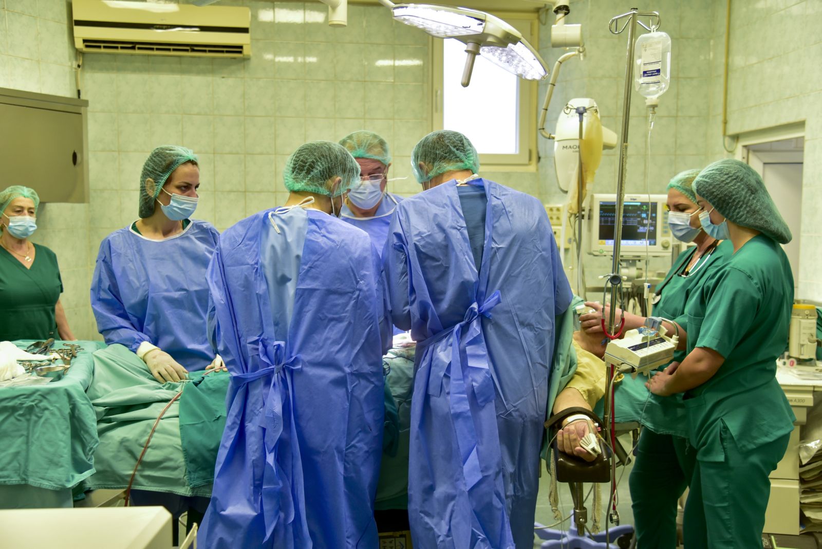 Kryhet një operacion i rrallë në Spitalin e Pejës, 67-vjeçares i heqet masa tumorale