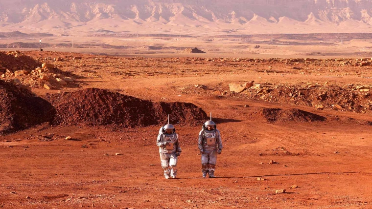 Studentët e cilit universitet po eksplorojnë planetin Mars?