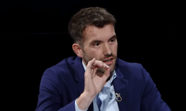 Gjinovci fyen mësimdhënësit: Qeveria ka dështuar, i është dorëzuar shantazhit të analfabetëve