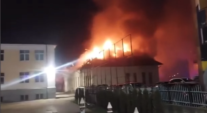 Djegia e shkollës jofunksionale në Ferizaj, reagon Komuna