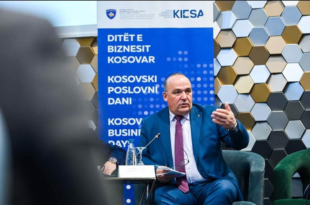 Kryetari Bulliqi merr pjesë ne takimin me ministren Hajdari, biseduan për mbështetjen për bizneset