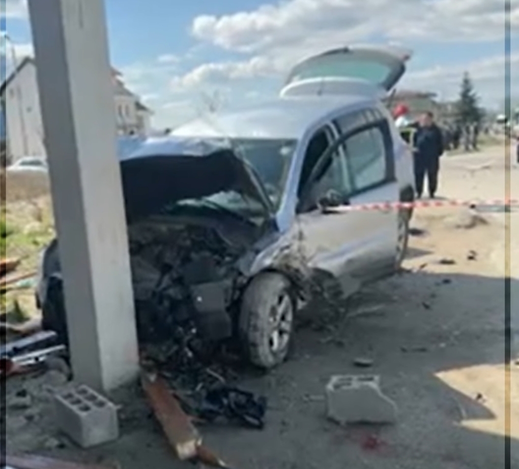 NDËRRON JETË KËMBËSORJA QË U GODIT NGA VETURA NË AKSIDENTIN NË ROGOVË TË HASIT