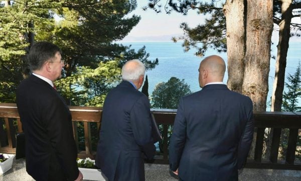 Takimi Kurti -Vuçiq buzë liqenit, çfarë dihet deri tash