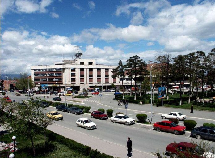 Femra e dehur e rrah një mashkull në Gjakovë