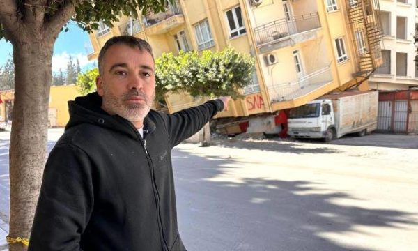 Fati i kësaj ndërtese pas tërmetit në Turqi, varet nga ky kamion