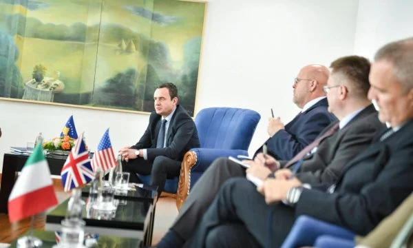 Ambasadorët shkojnë në zyrën e Kurtit pas takimit të Ohrit