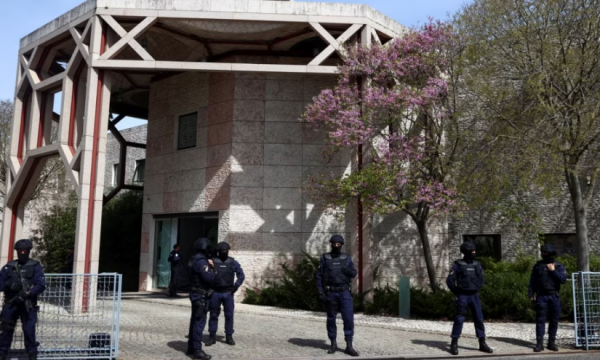 Vriten me thikë dy gra në një qendër myslimane në Portugali